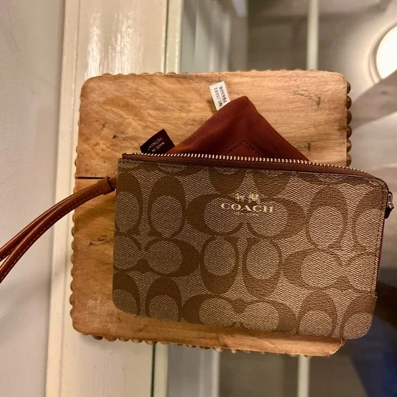 Coach Wristlet in Signature Canvas. - Picture 5 of 10